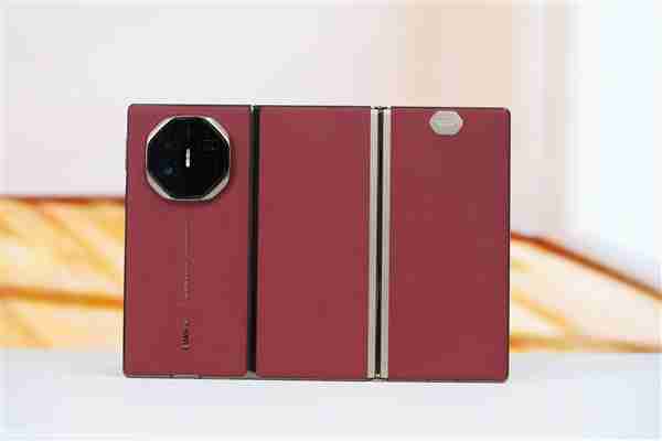 用户理性了！华为三折叠mate xt黄牛价雪崩：从加近十万到仅加四千