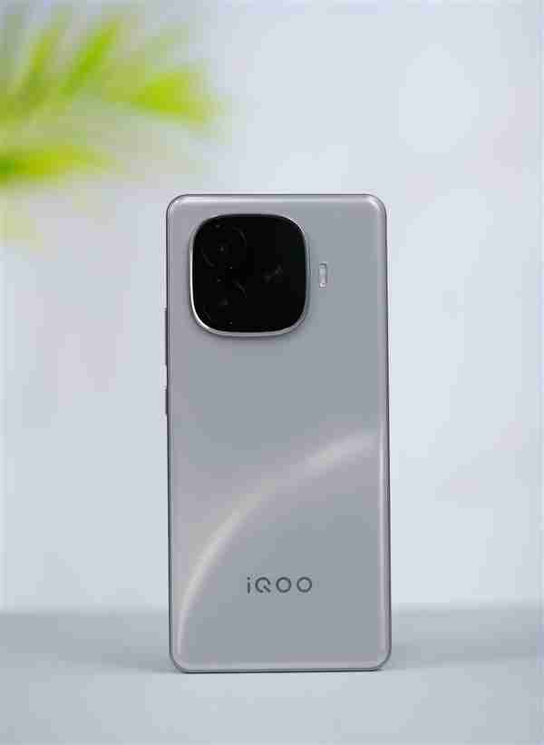 天玑9300+价格屠夫！iQOO Z9 Turbo+图赏