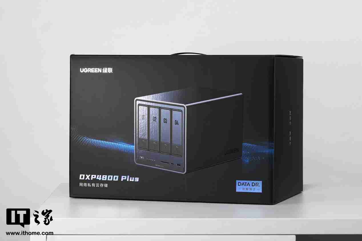 绿联 NAS 私有云 DXP4800 Plus 图赏：沉稳低调，简约大气