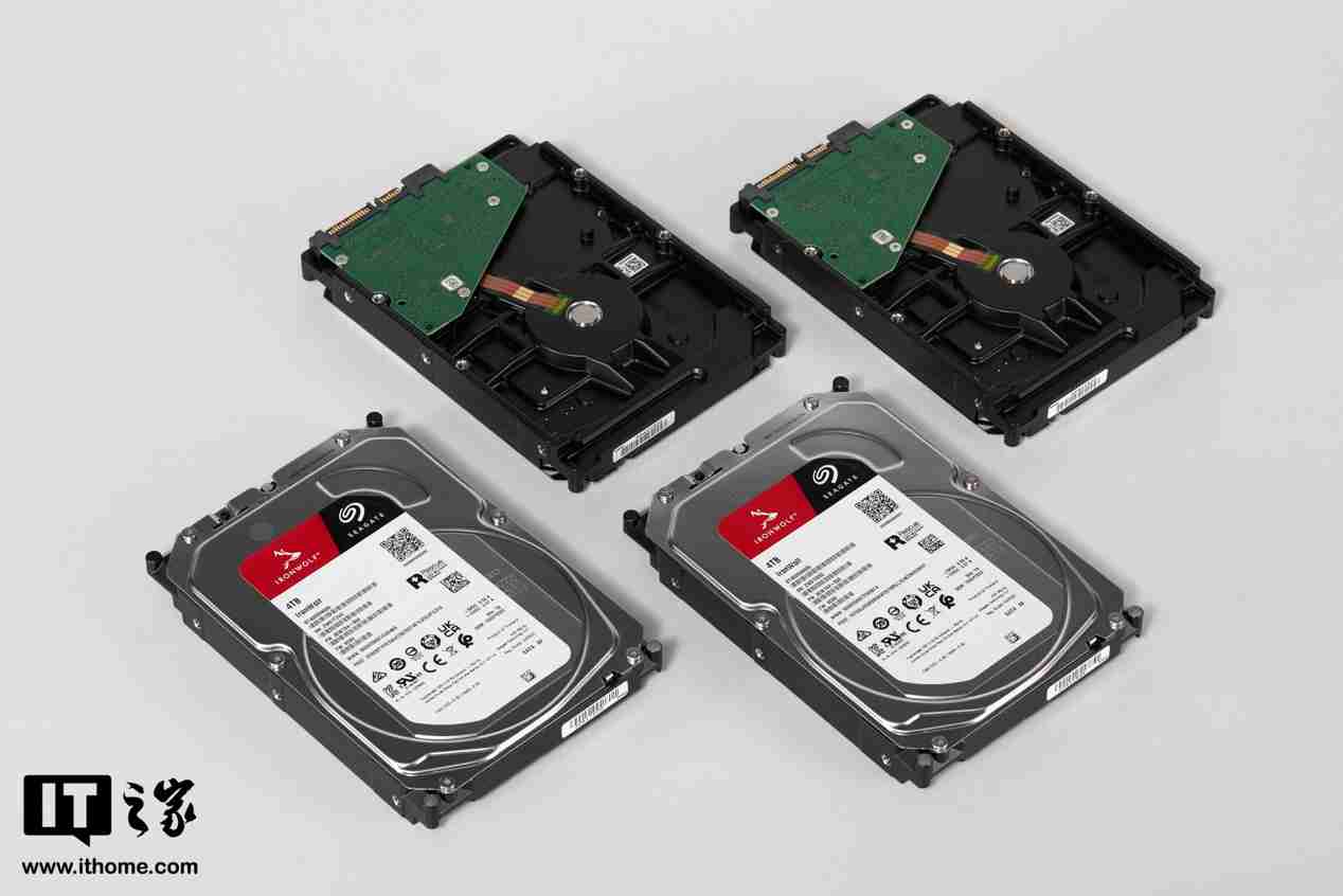 绿联 NAS 私有云 DXP4800 Plus 图赏：沉稳低调，简约大气