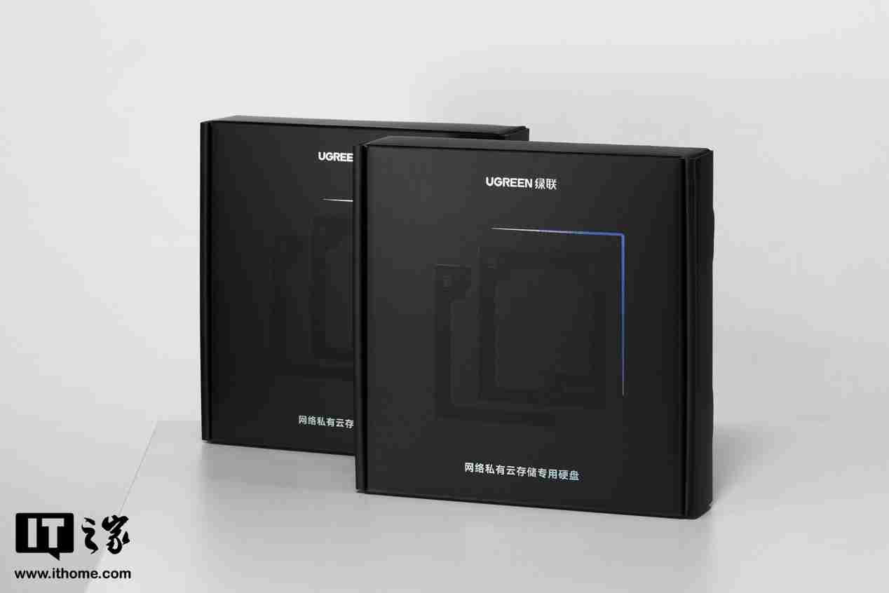 绿联 NAS 私有云 DXP4800 Plus 图赏：沉稳低调，简约大气