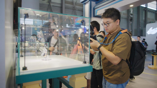 坏了，这游戏怎么“打铁”打到线下了？