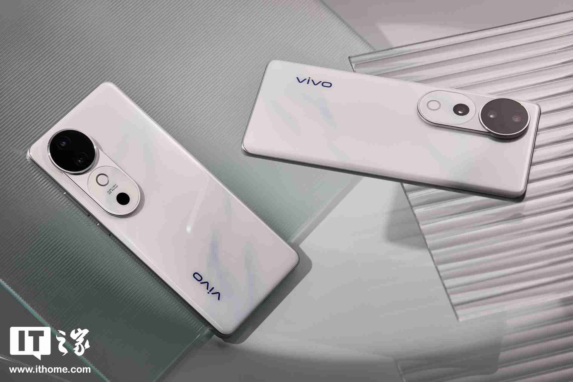 vivo S20系列手机官网开启预约：竖直排列镜头模组设计、有望配备环形闪光灯