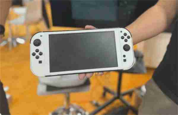 Switch2模型机展出 V字型充电桩与手柄样式曝光