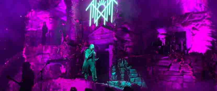 睡眠代币在2023年首次上台，以豪华的阿卡迪亚为主题的生产