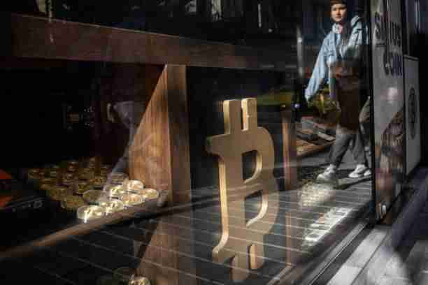 尽管表现出色，但比特币短期持有人表现出虚弱的情绪