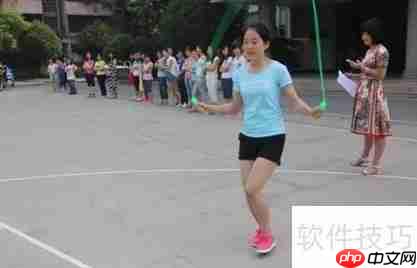 掌握跳绳双摇技巧，提升爆发力与协调性！