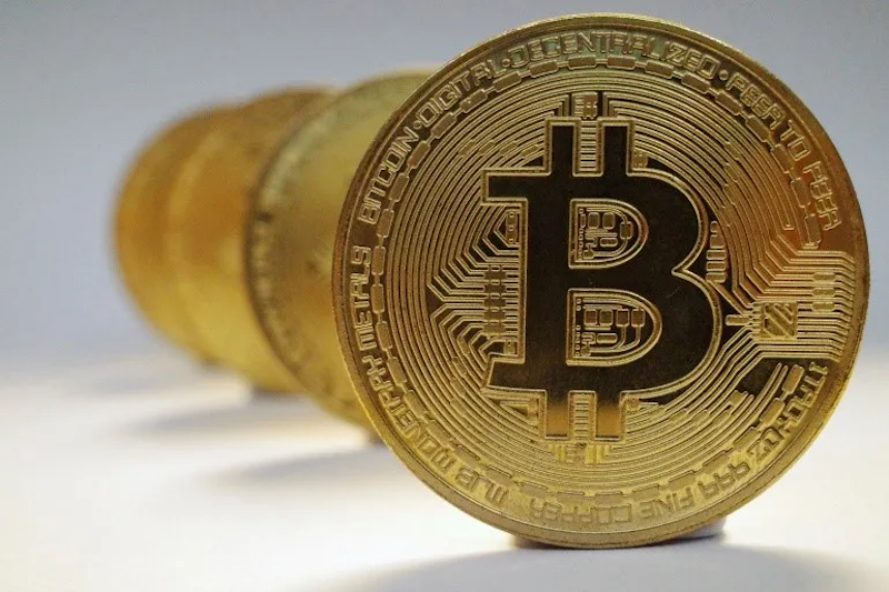 BTC 突破113K关键阻力位，但RSI指标显示超买需警惕回撤 - 创想鸟