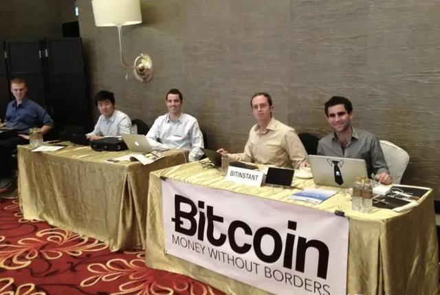 比特币早年展台照：布置寒酸，注册就送100枚，如今价值7200万 - 创想鸟