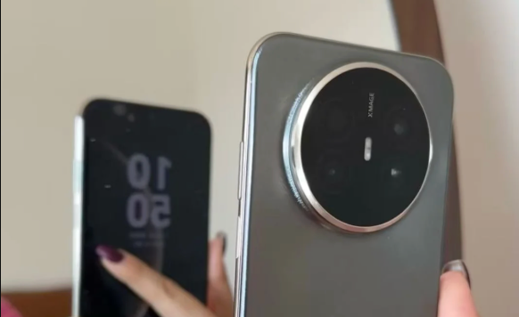 有 SIM 卡槽，华为 Mate 70 Air 真机细节曝光 - 创想鸟