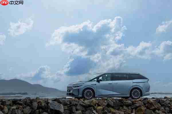 小鹏X9超级增程版上市 综合续航超1600km 预售价35万起