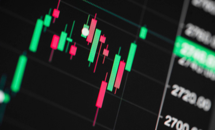 如何将斐波那契回撤（Fibonacci Retracement）与K线关键位结合使用？
