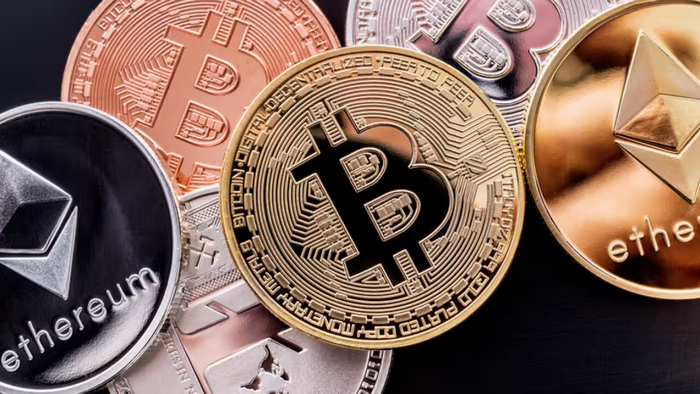 去中心化交易所（DEX）和中心化平台有什么根本区别？