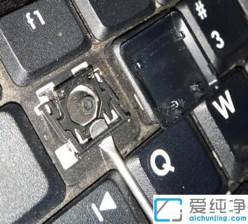 win10键盘掉下来了一个键怎么装回去_安装键盘键的图文教程